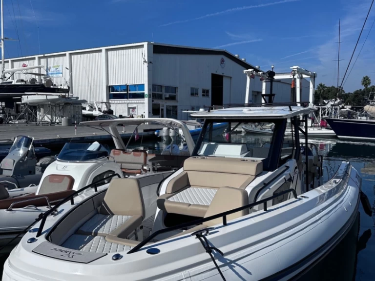 Boat rental Zodiac X10CC in Cogolin on Samboat