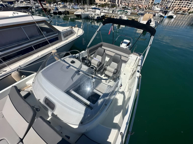 Bareboat Rental Motorboat Jeanneau with a boat licence
