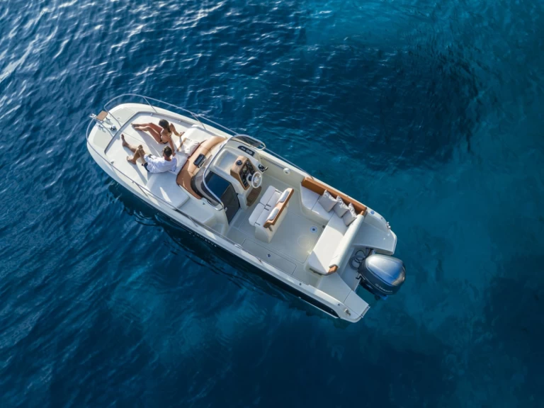 Motorboat for rent Cogolin at the best price