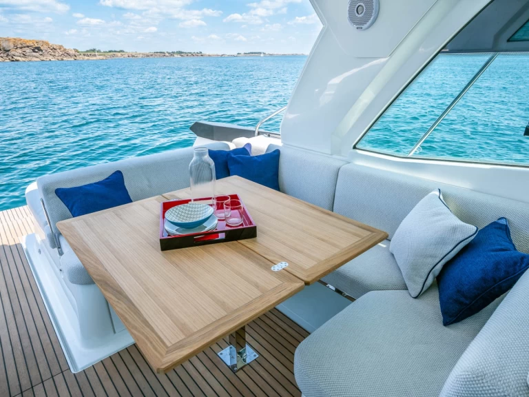 Yacht charter Cogolin cheap Gran Turismo 36