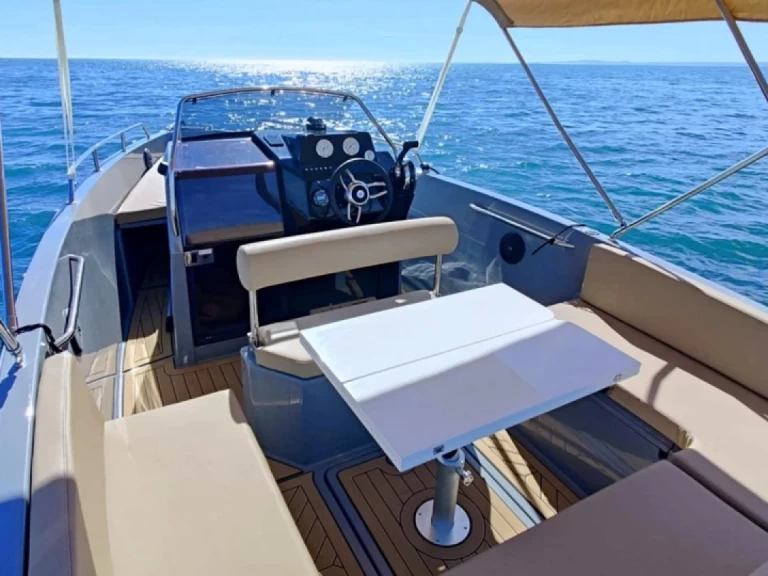 Motorboat rental with or without captain Nuva Saint-Raphaël