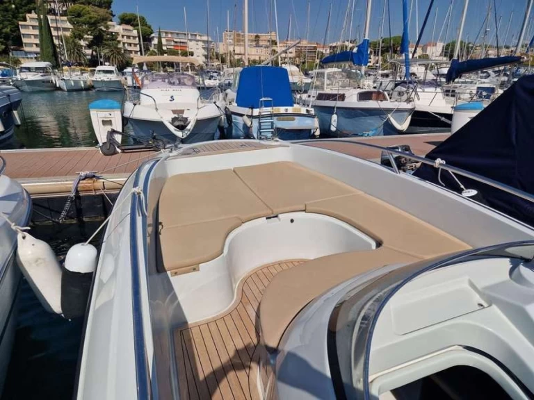 Motorboat for rent Saint-Raphaël at the best price