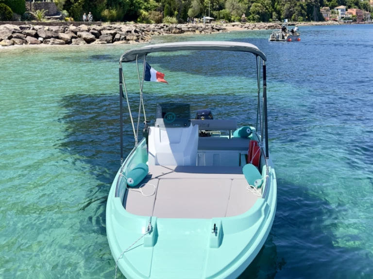 Bareboat Rental Motorboat ROTO with a boat licence