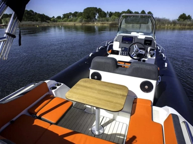 Boat rental Zodiac ZODIAC MEDLINE 6.8 in Port-Haliguen on Samboat