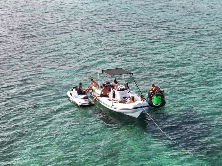 Yacht charter Porto-Vecchio cheap cayman 19