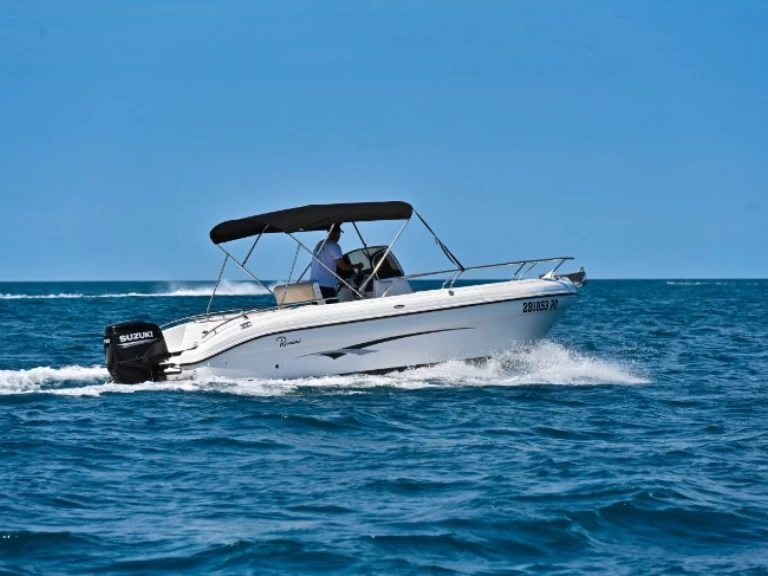 Ranieri Voyager 24 in Funtana-Fontane on SamBoat