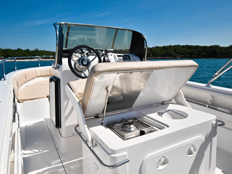 Motorboat rental with or without captain Ranieri Funtana-Fontane