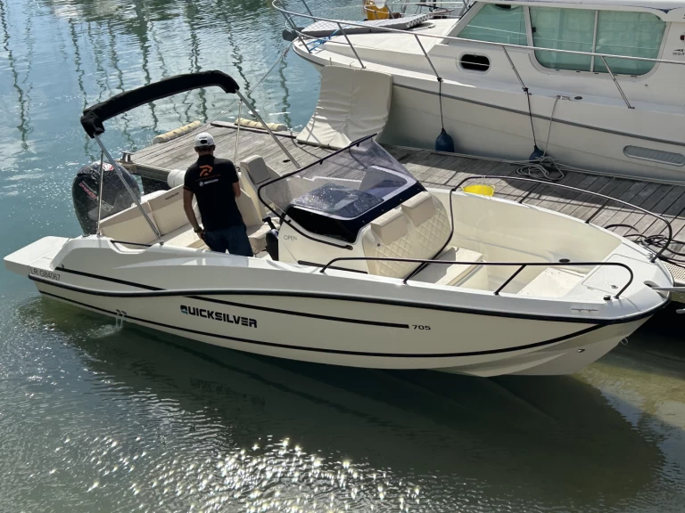 Motorboat for rent Saint-Martin-de-Ré at the best price