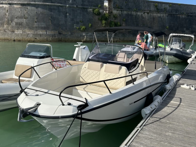 Quicksilver 705 Open charter bareboat or captained in  Saint-Martin-de-Ré