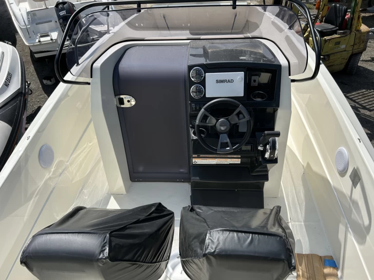 Rent a Quicksilver 705 Open Saint-Martin-de-Ré