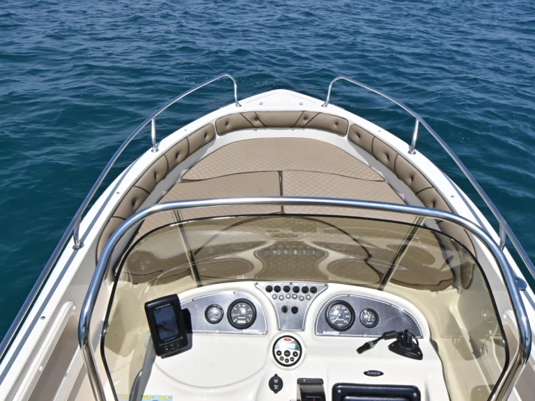 Motorboat rental in Funtana-Fontane - Ranieri Voyager 640