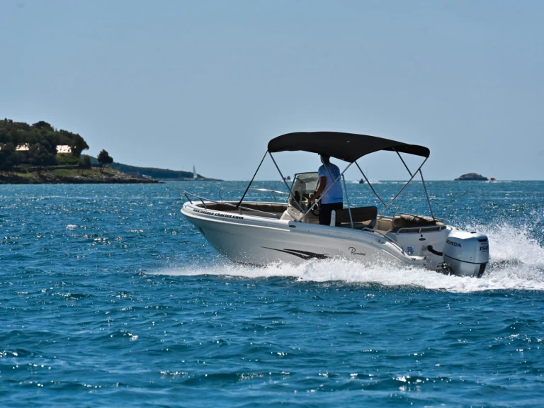 Boat rental Ranieri Voyager 640 in Funtana-Fontane on Samboat