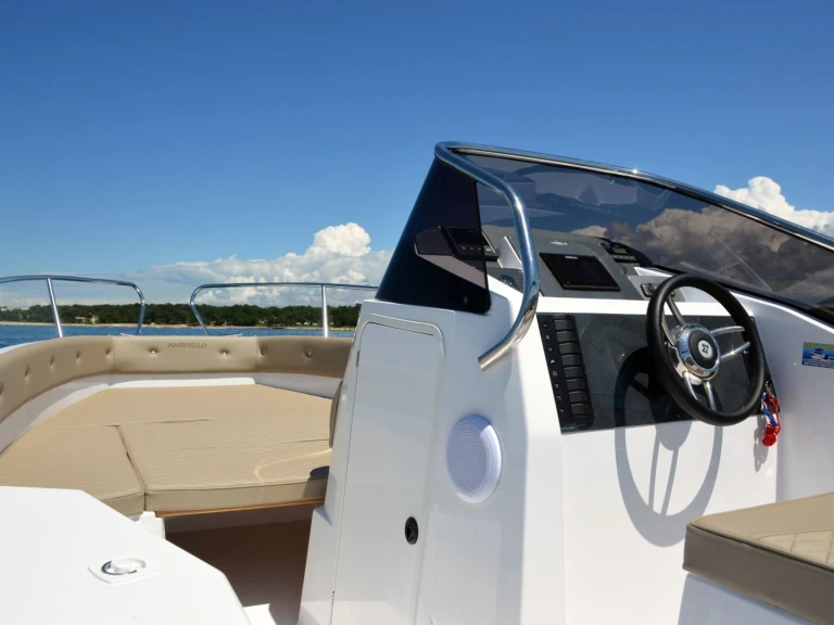 Motorboat rental with or without captain Marinello Funtana-Fontane