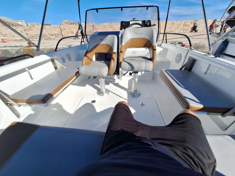 Bénéteau Flyer7 charter bareboat or captained in  Port-de-Bouc