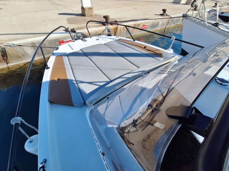 Bénéteau Flyer7 in Port-de-Bouc on SamBoat