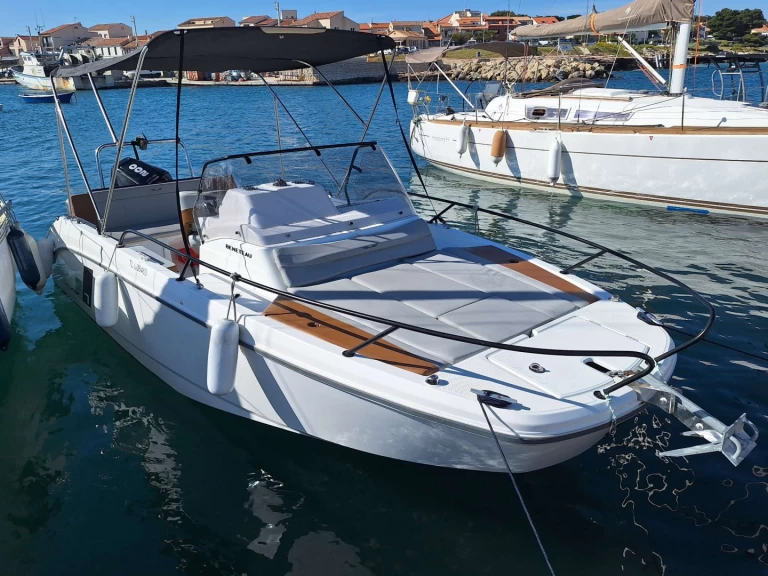 Rent a Bénéteau Flyer7 Port-de-Bouc