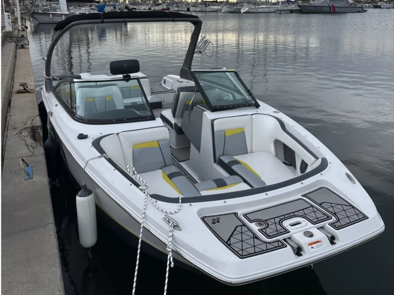 Rent a Four Winns TS 222 Gruissan