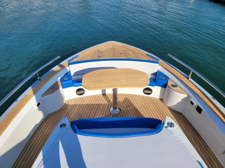 Motorboat for rent Sorrento at the best price