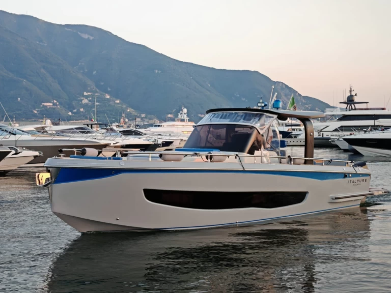 italyure SPORT 38  in Sorrento on SamBoat