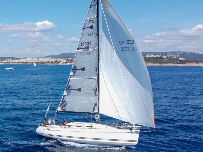 Rent a Bénéteau First 34.7 Port de Palamós