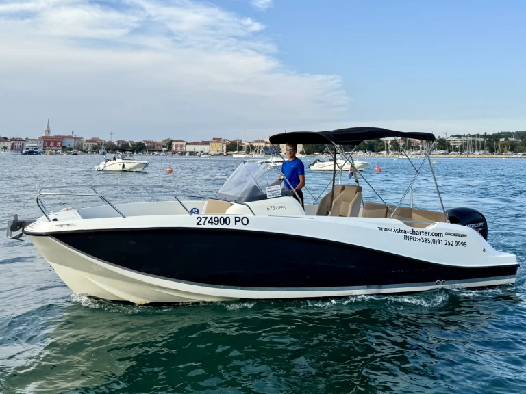 Bareboat Rental Motorboat Quicksilver with a boat licence