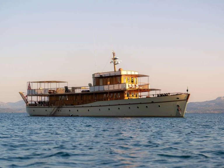 Bareboat Rental Luxury Yacht  with a boat licence