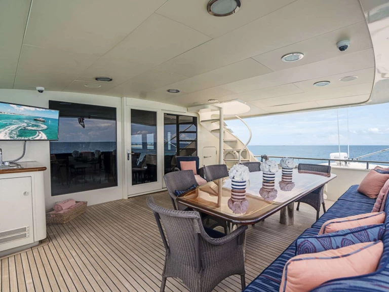 Bareboat Rental Luxury Yacht Broward with a boat licence