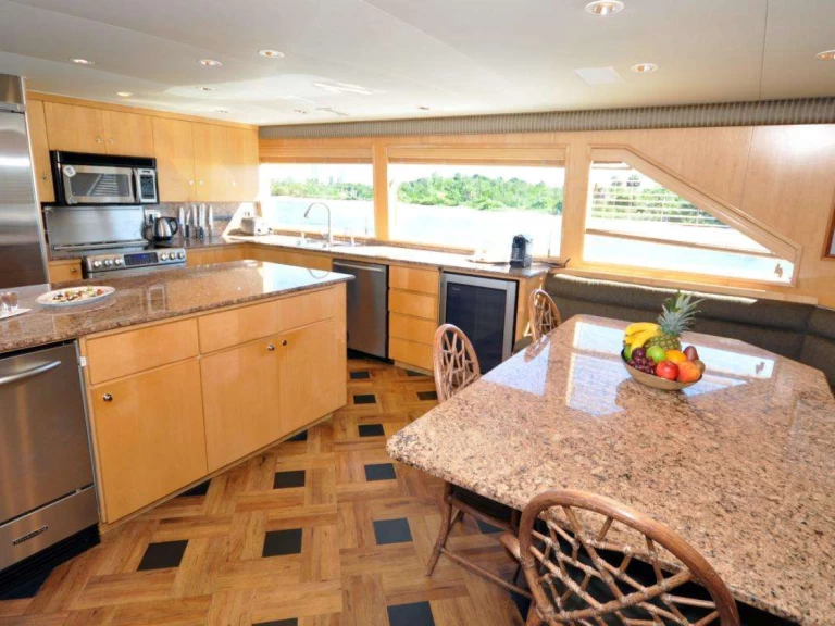 Bareboat Rental Luxury Yacht Broward with a boat licence