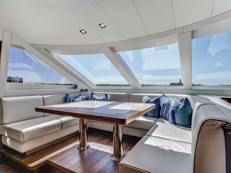 Luxury Yacht rental in Fort Lauderdale - Horizon Naya Maryn