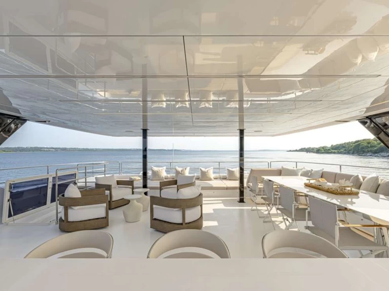 Bareboat Rental Luxury Yacht Sunreef with a boat licence