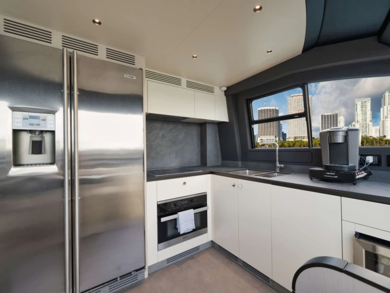 Luxury Yacht rental with or without captain Azimut Aventura