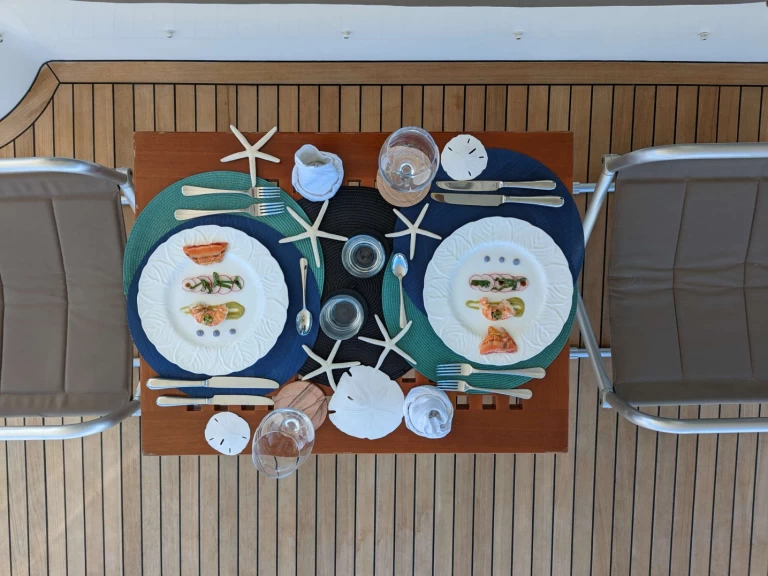 Yacht charter Marsh Harbour cheap AMMONITE