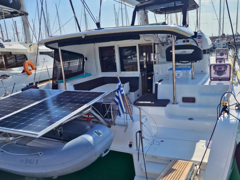 Lagoon Lagoon 40 in Alimos on SamBoat