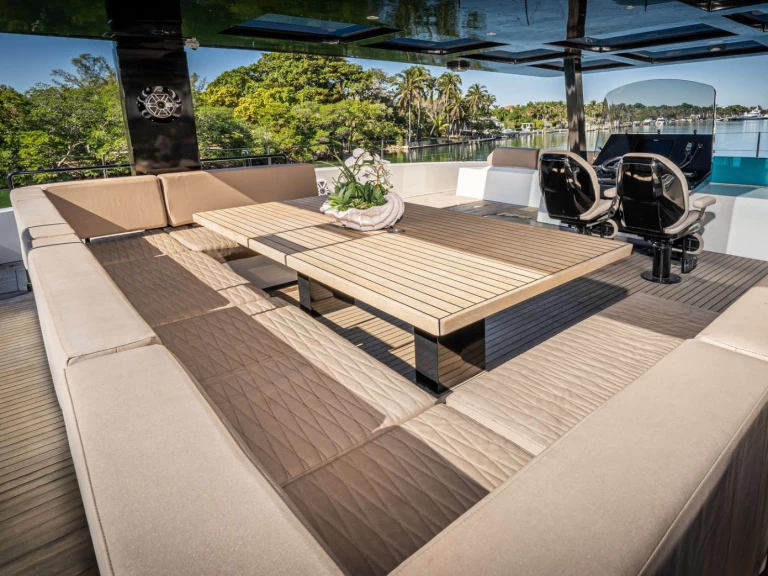 Yacht charter Miami cheap ISLAND MAJESTY