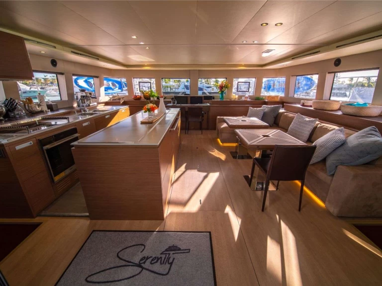 Luxury Yacht rental with or without captain Lagoon Nassau