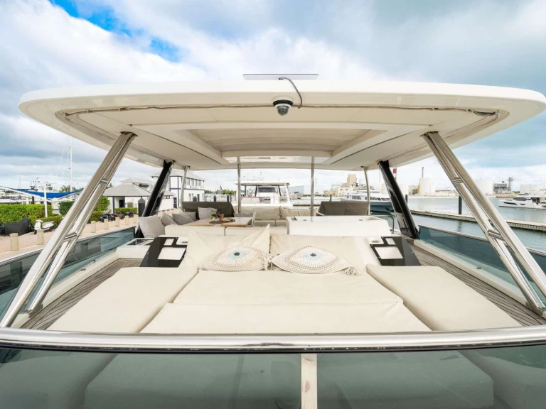 Luxury Yacht rental with or without captain Lagoon Bahamas