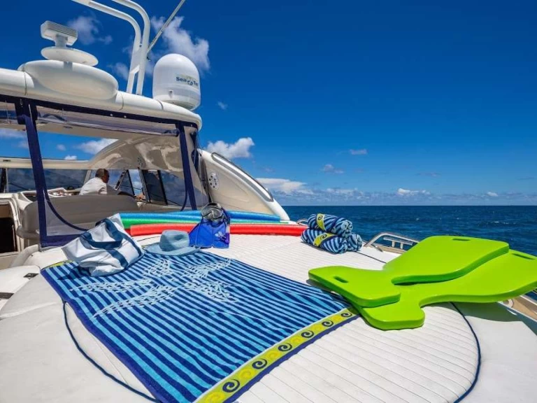 Luxury Yacht rental in Miami - Sunseeker Nauttia