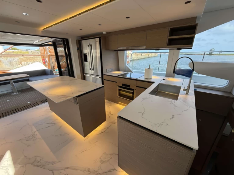 Luxury Yacht for rent Bahamas at the best price