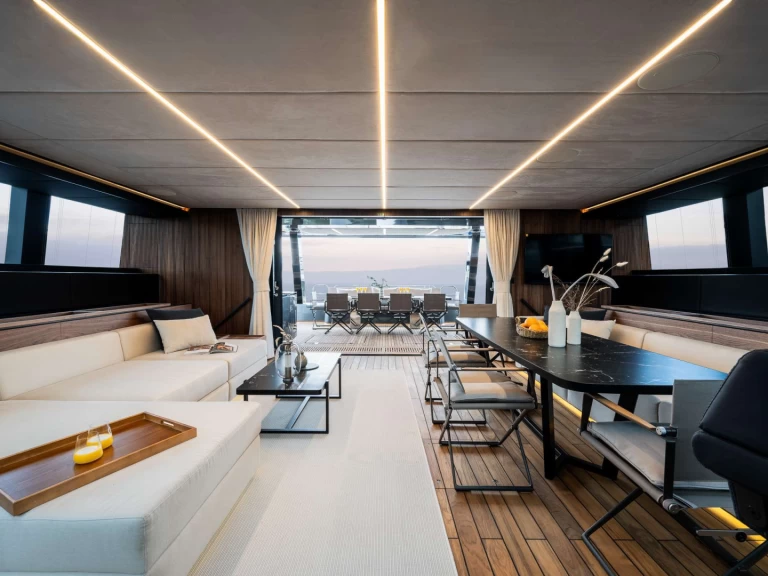 Bareboat Rental Luxury Yacht Sunreef with a boat licence