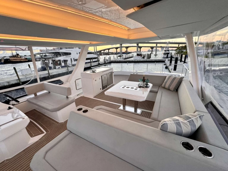 Bareboat Rental Luxury Yacht Leopard with a boat licence