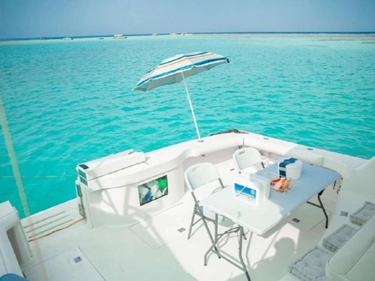 Yacht charter Durrat Al-Arus cheap Dirak
