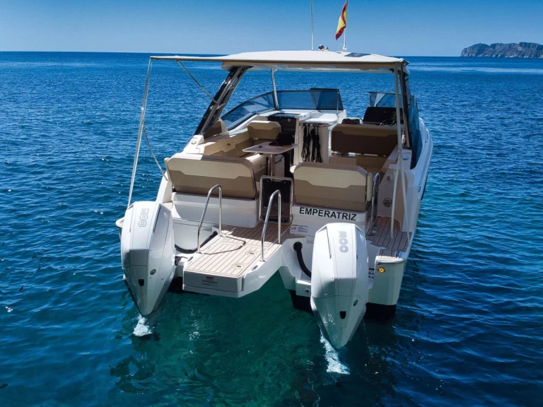 Bareboat Rental Luxury Yacht Aquila with a boat licence