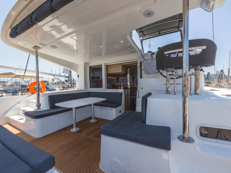 Lagoon Lagoon 40 in Lefkáda on SamBoat