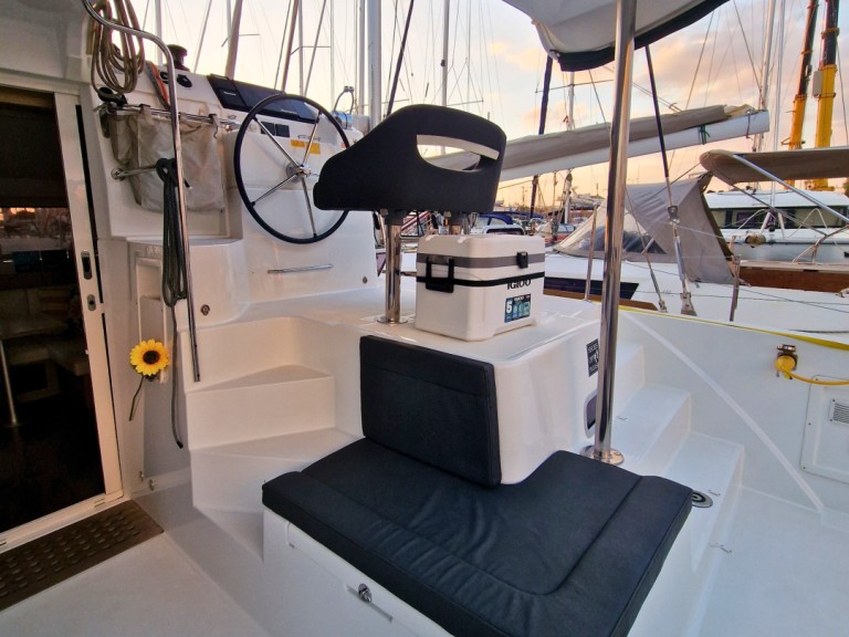 Catamaran rental in Alimos - Lagoon Lagoon 40