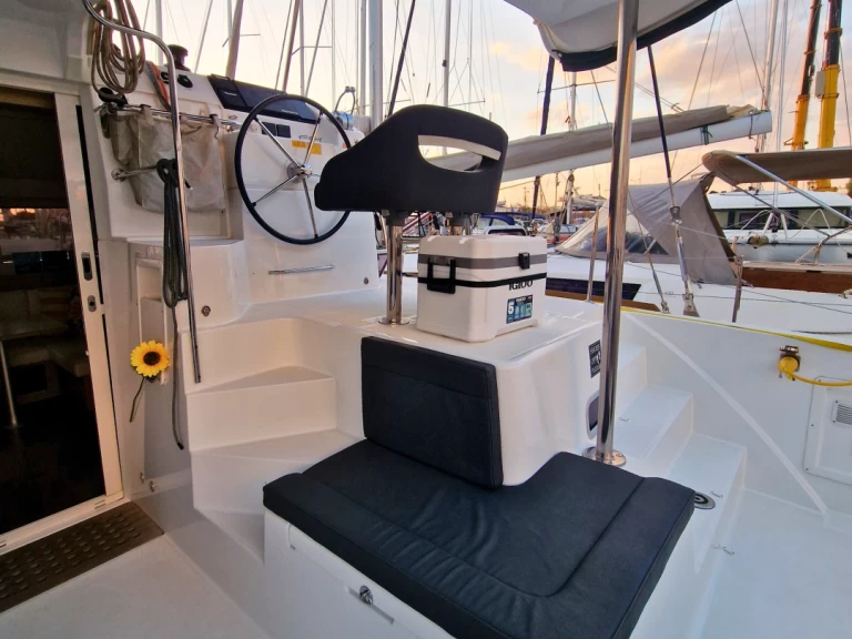 Catamaran rental in Alimos - Lagoon Lagoon 40