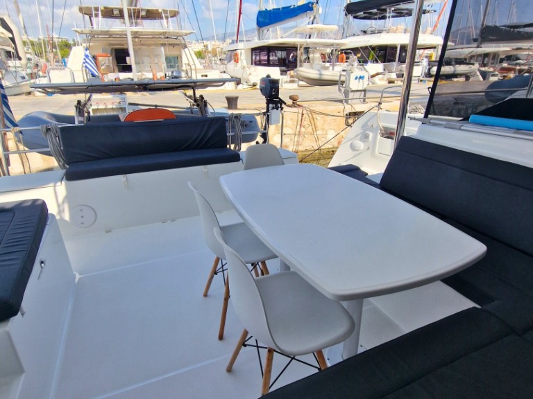 Boat rental Lagoon Lagoon 40 in Alimos on Samboat