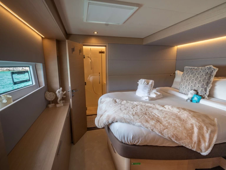 Bareboat Rental Luxury Yacht Lagoon with a boat licence