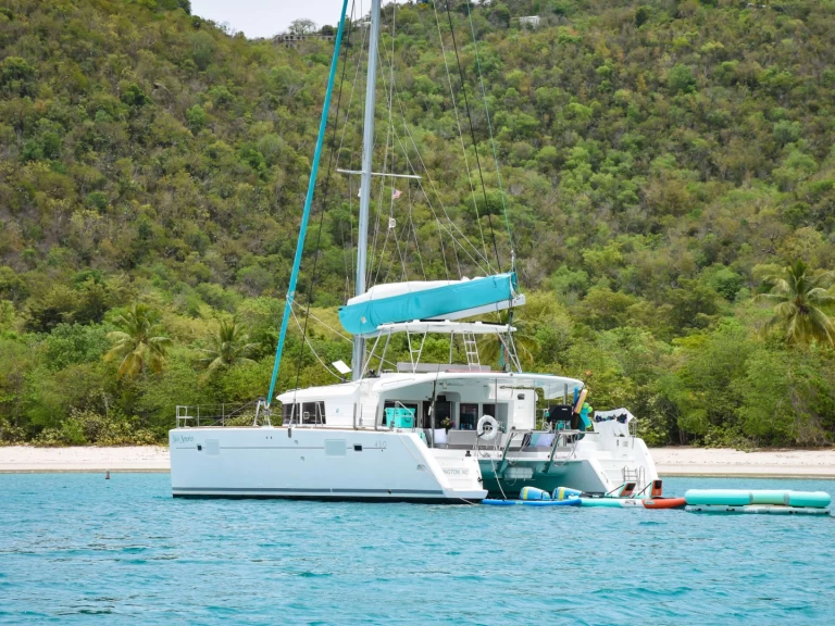 Bareboat Rental Luxury Yacht Lagoon with a boat licence