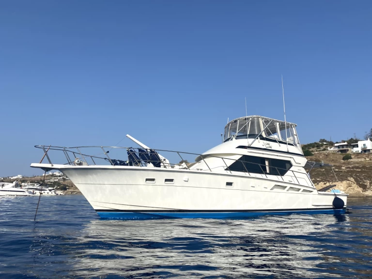 Yacht charter Serifos cheap Hatteras 50 Convertible