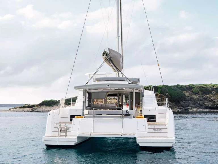 Bareboat Rental Luxury Yacht Bali with a boat licence